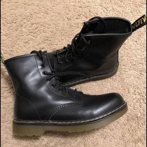 BNWOT Doc Martens 1460 Smooth Black Lace Up Boots